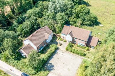 {{property:listingtitle}}