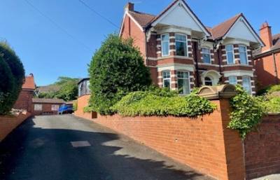 {{property:listingtitle}}